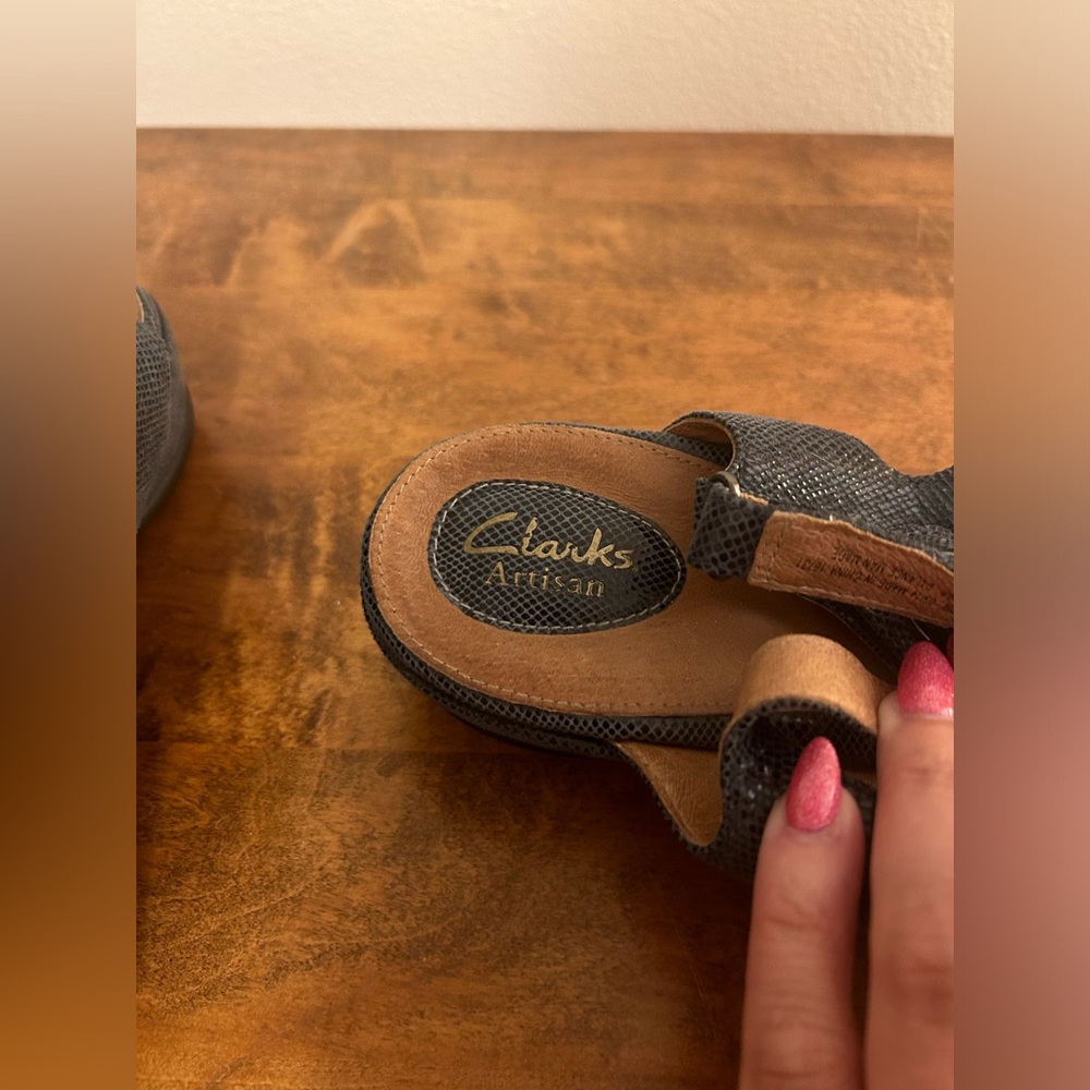 Clarks Navy Blue Artisan Sandals with Two-Strap Design Size 10 - Picture 4 of 9